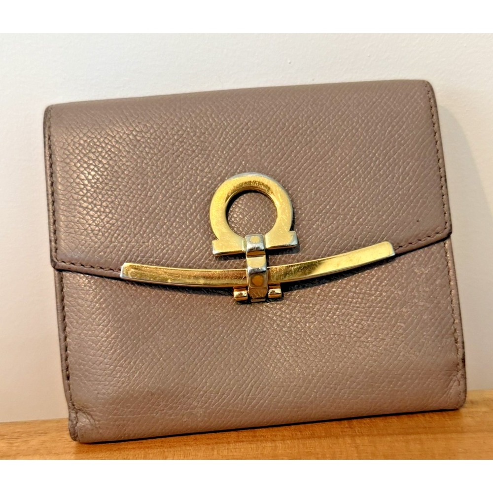 Salvatore Ferragamo Gancini Leather Wallet Taupe Gray Gold Hardware Made Italy
